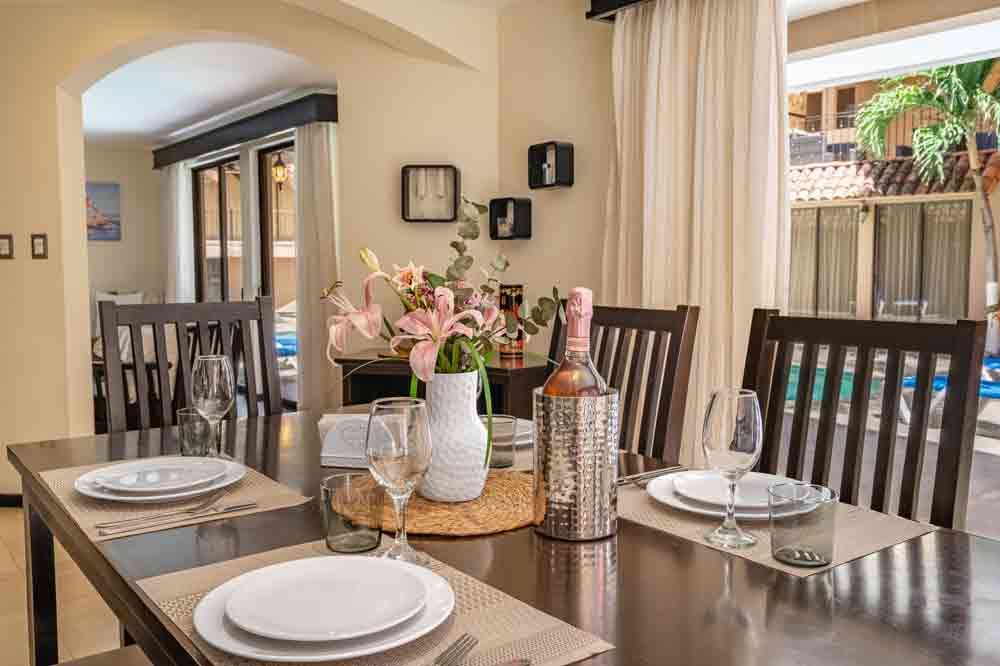 Orchid III dining room